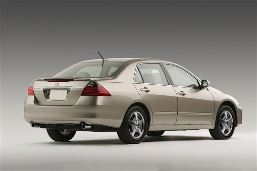 honda-celebrates-four-decades-of-accord-americas-best-selling-car-over-the-pa_25