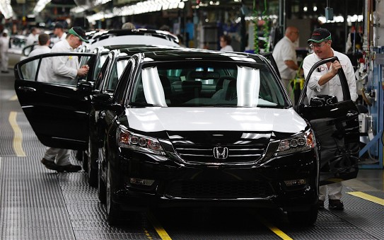 honda-celebrates-four-decades-of-accord-americas-best-selling-car-over-the-pa_27